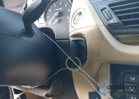 2013 BMW X1 Sdrive28I z USA, uszkodzony, nr VIN WBAVM1C58DVW44939